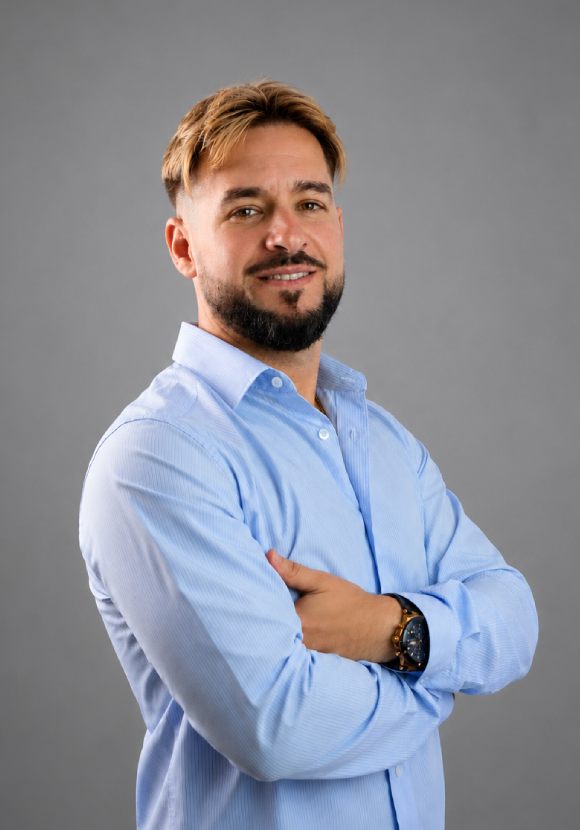 ismael santos ceo de taxencadenado y asesor fiscal internacional